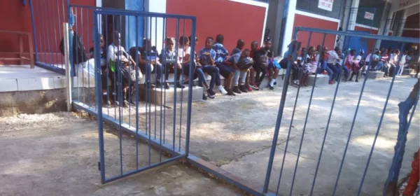 Les enfants retournent à l'école graduellement